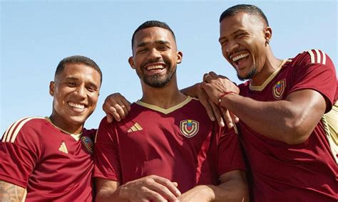 precio camiseta adidas vinotinto.